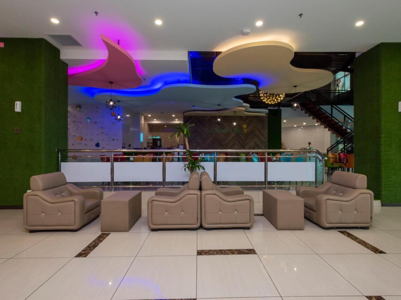 Hotel Holmes Gp Nusajaya  Esterno foto